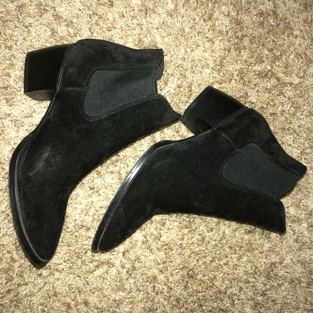 Black Velvet Pointed Toe Chelsea Boots
